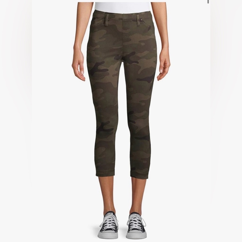 NWT Time and Tru Jegging XS Camo Fitted Capri Jegging X-Small